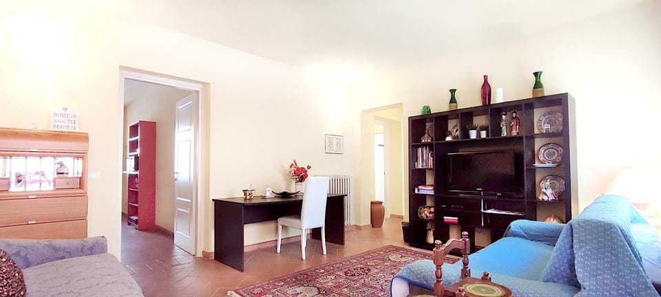 TV and multimedia, Living room, Photo of the whole room, Seating area, furniture