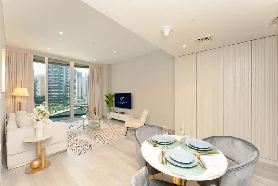 TV and multimedia, Living room, Seating area, Dining area