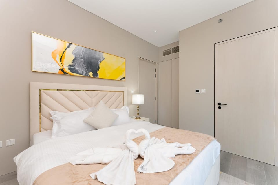 Bed, Photo of the whole room, Bedroom, towels