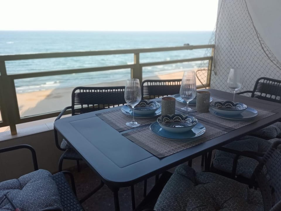 Natural landscape, Balcony/Terrace, Dining area, Beach