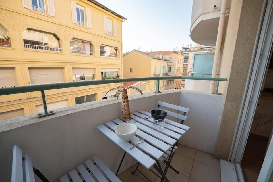 Riquier Station Spot, 5 min from Train & Tramway Apartment in Nice