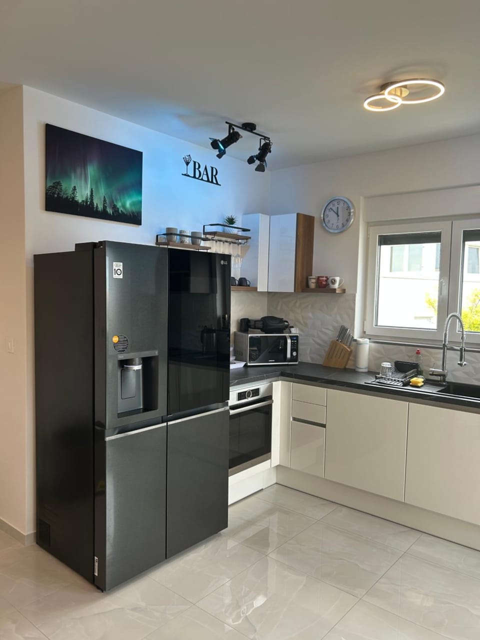 Kitchen or kitchenette, dishwasher, oven, toaster