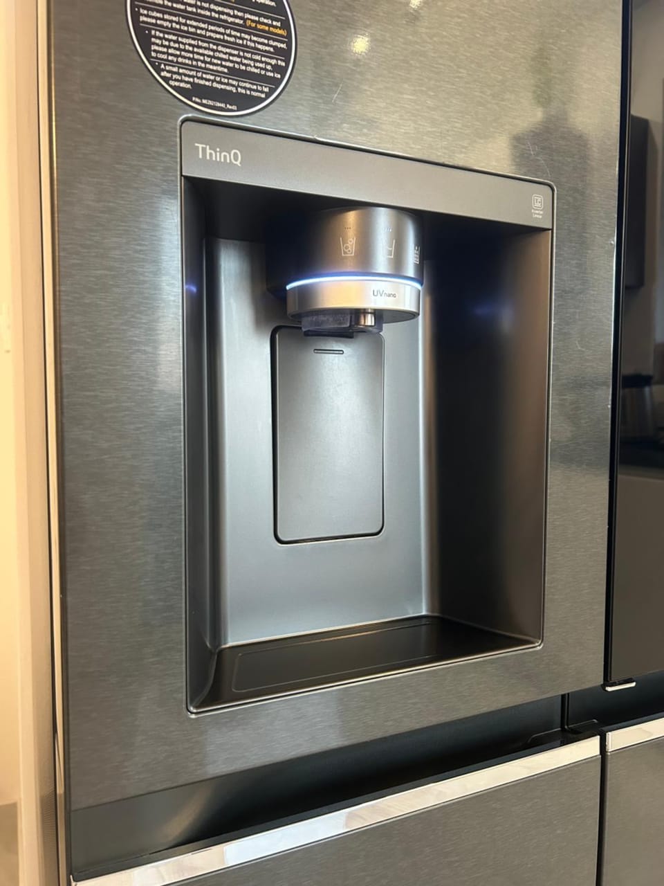 Kitchen or kitchenette, minibar