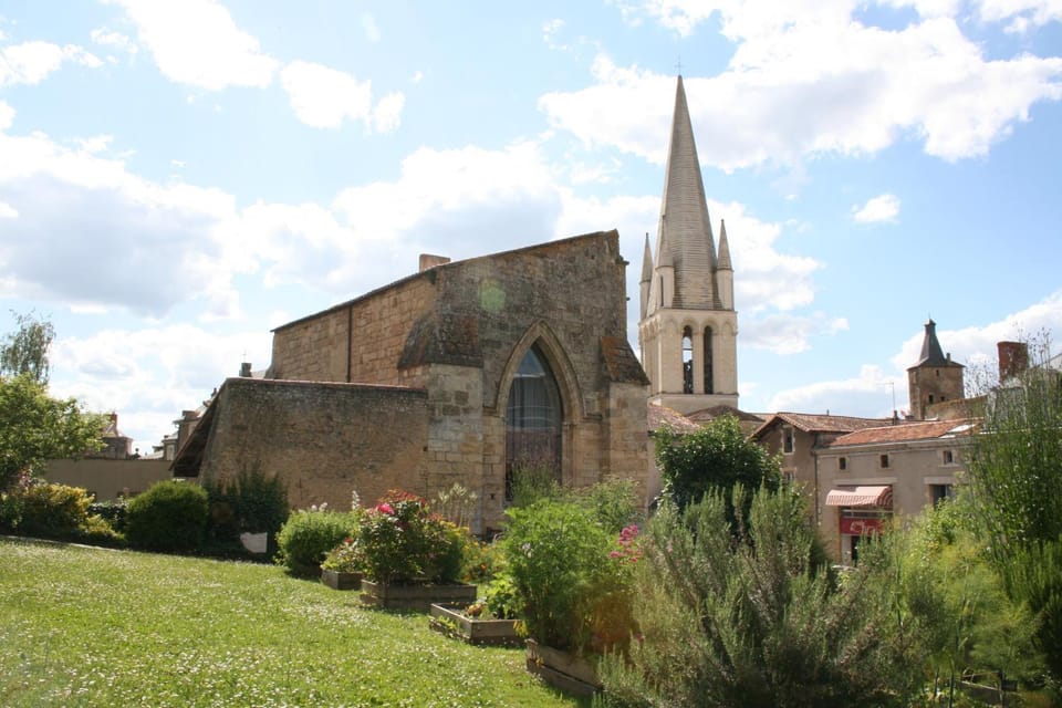 Nearby landmark, Natural landscape