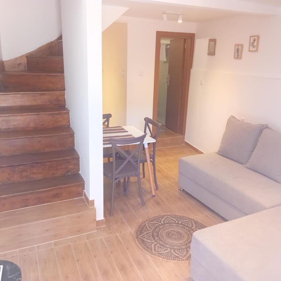 Titinas' House in İzmir Province