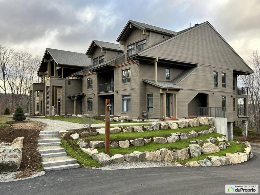 Luxury Condo Mont Tremblant Verbier Arnica Apartment in Mont-Tremblant