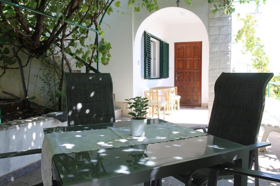 Villa Mirta 2 Apartment in Tisno
