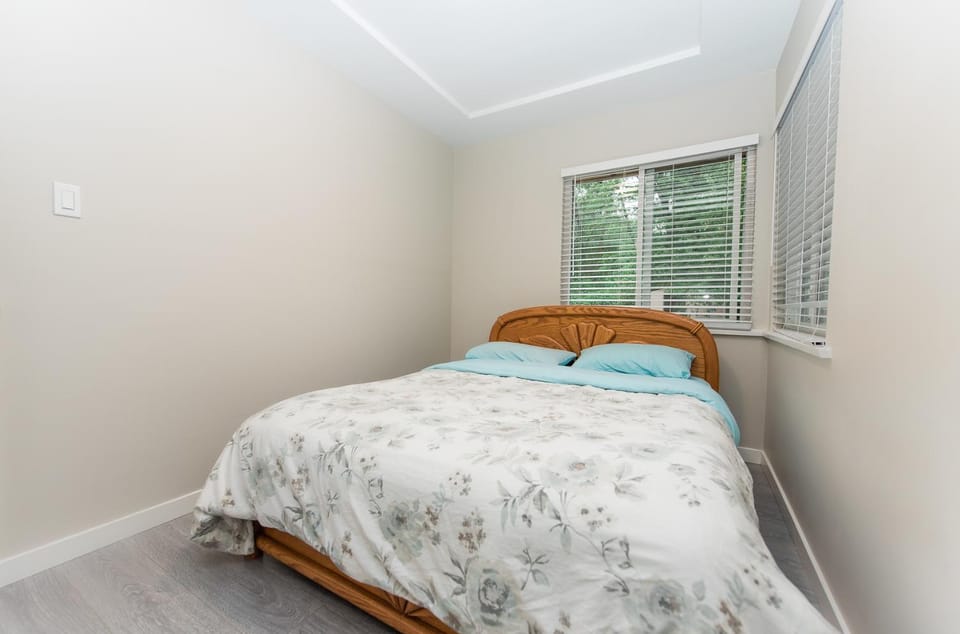 Burnaby Metrotown 3 bedroom upstairs House in Burnaby