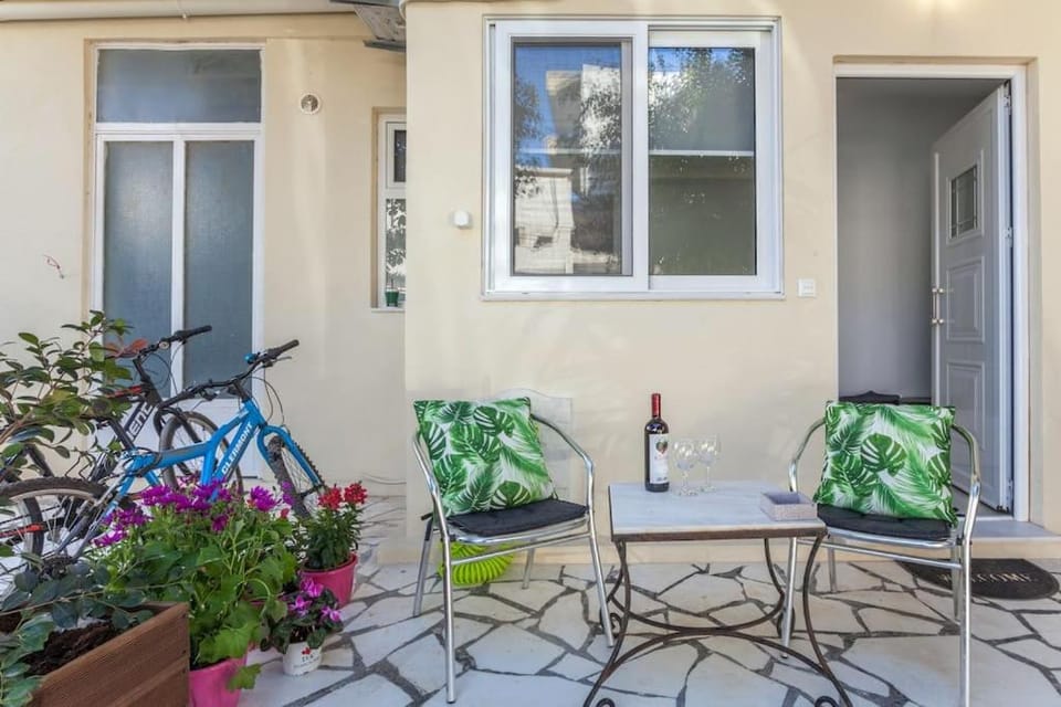 The yard Apartment in Heraklion