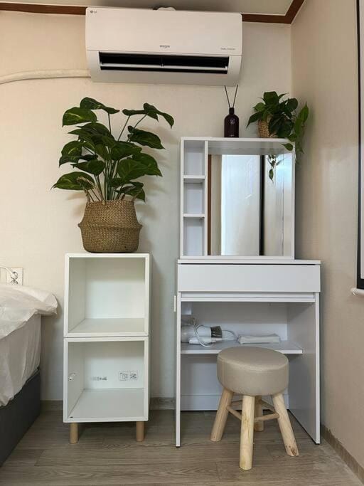 Area and facilities, air conditioner
