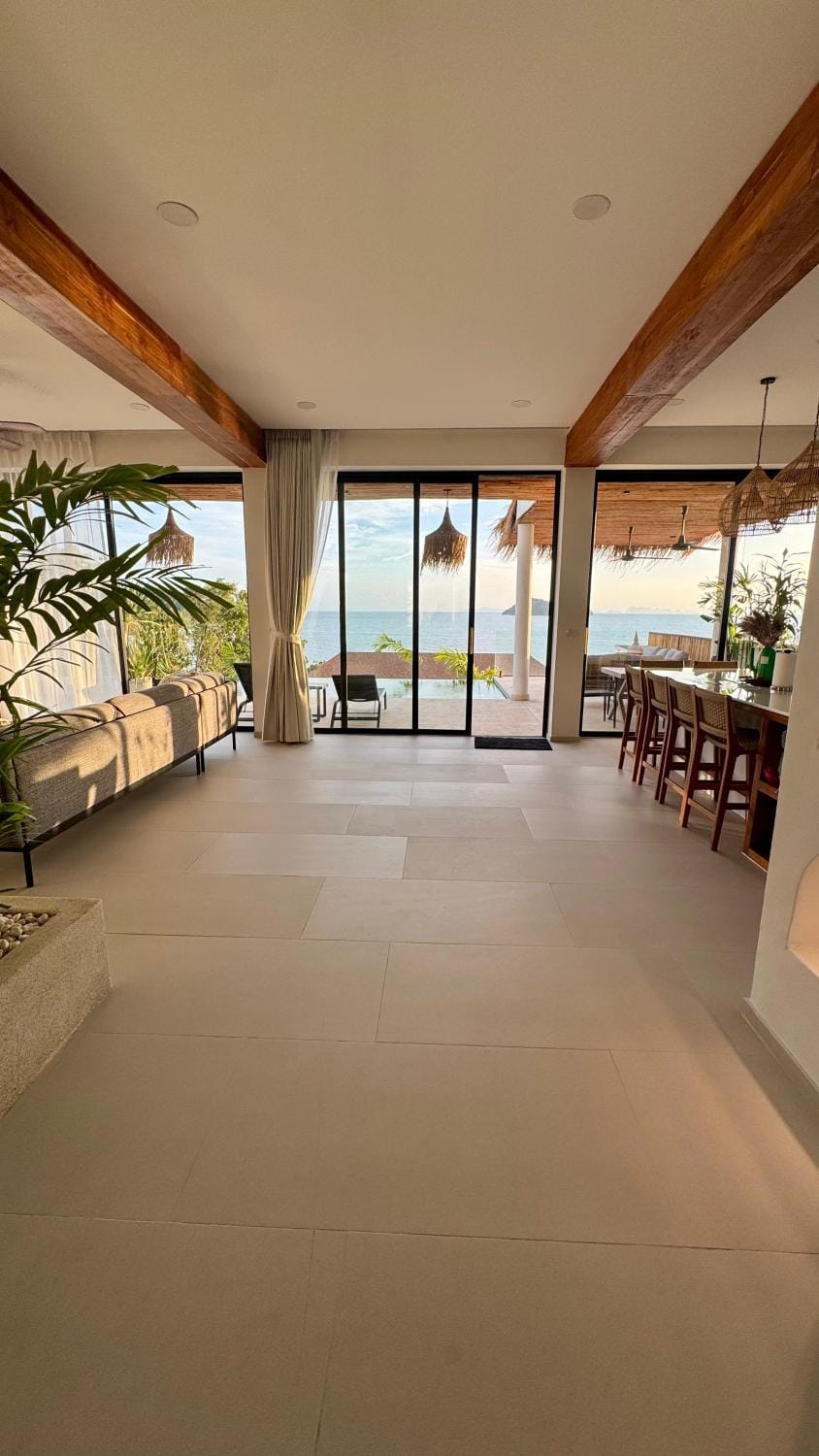 View (from property/room), Dining area, Sea view
