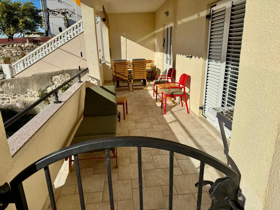 Patio, Day, Balcony/Terrace, Balcony/Terrace, Dining area