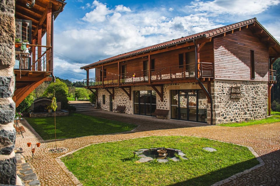 Lodge LES JARDINS D'ESPALADOUS Hotel in Auvergne-Rhône-Alpes