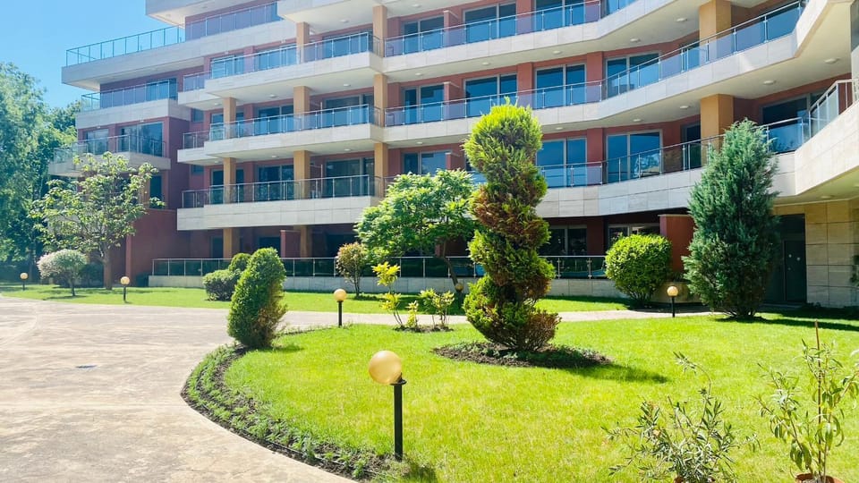 Property building, Day, Garden, Garden