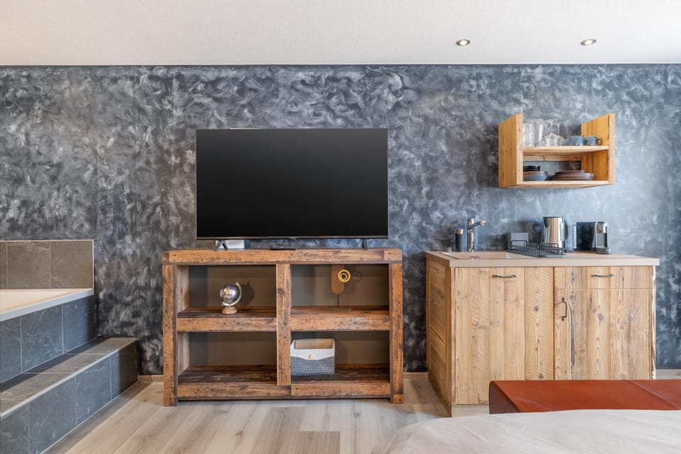 TV and multimedia, Kitchen or kitchenette