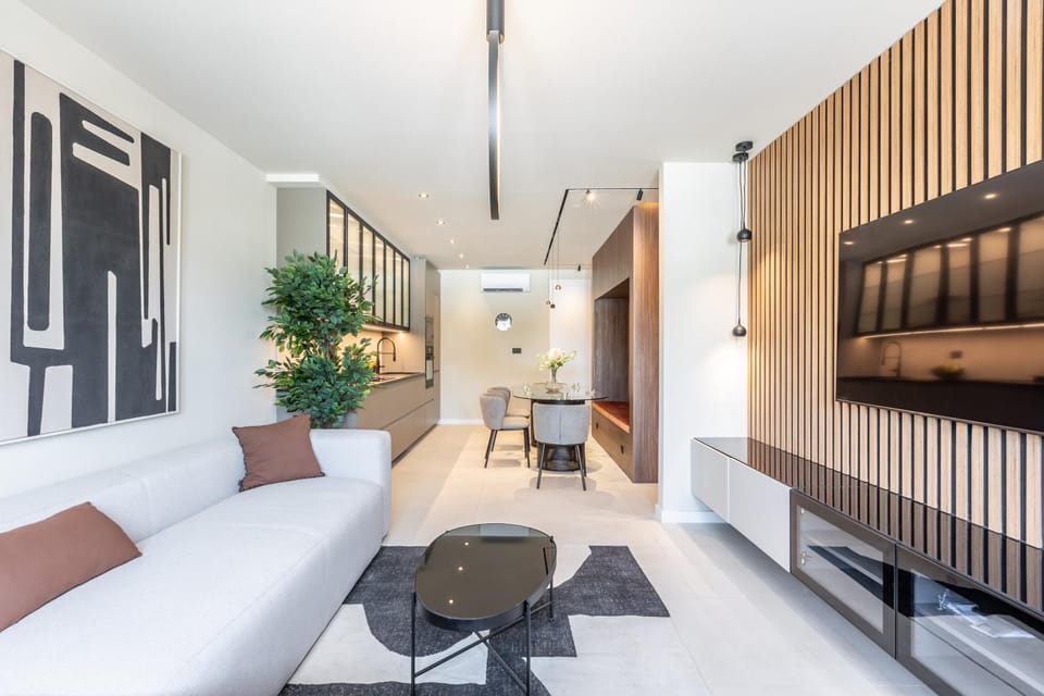 Bed, Photo of the whole room, Seating area, Bedroom