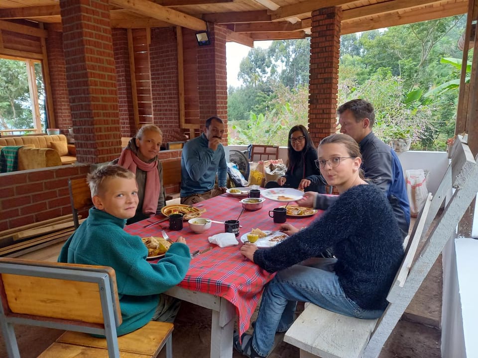 Restaurant/places to eat, Seating area, Dining area, Food, Family