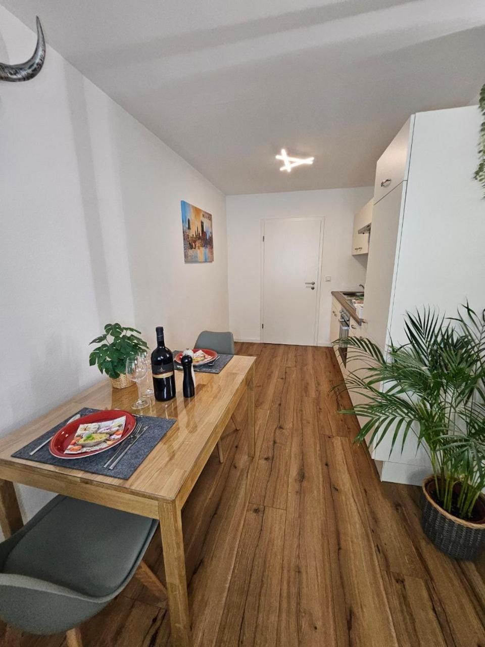 Kitchen or kitchenette, Dining area
