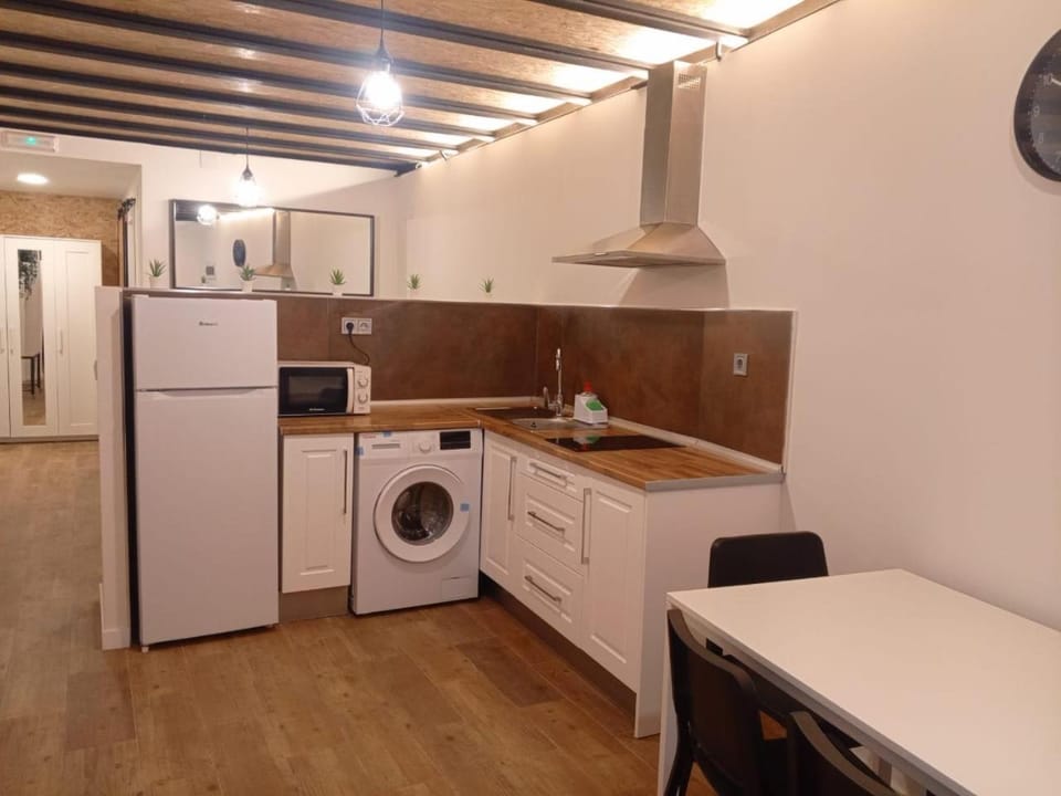 Kitchen or kitchenette, stove, washing machine