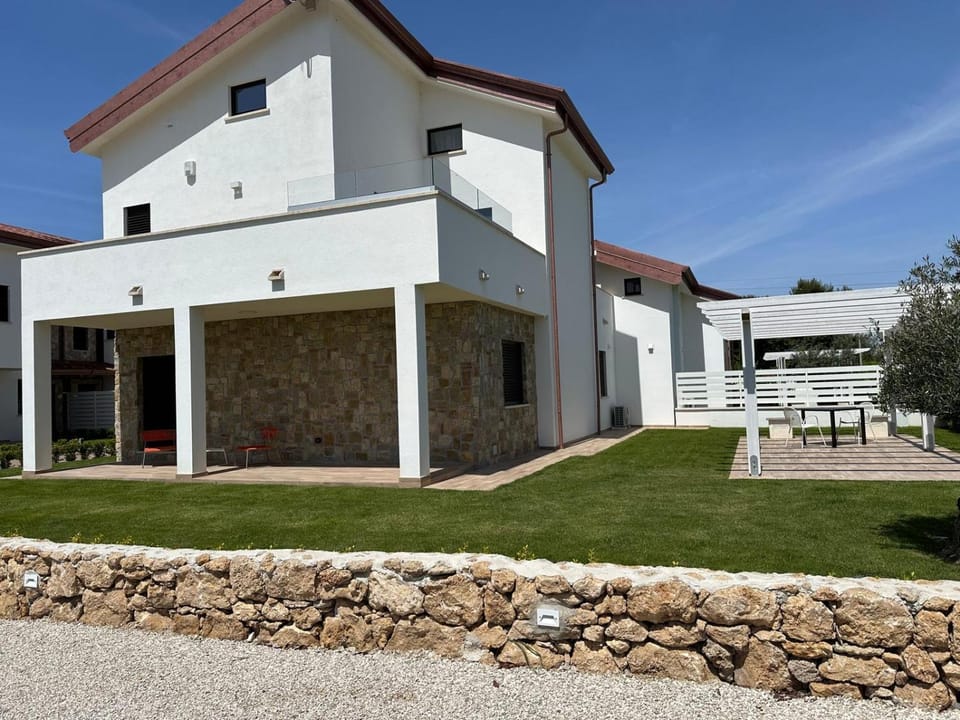 Property building, Spring, Day, Garden, Solarium, Garden view