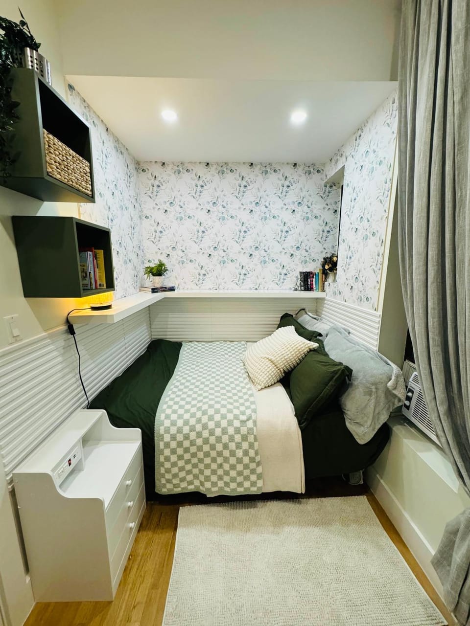 Bed, Photo of the whole room