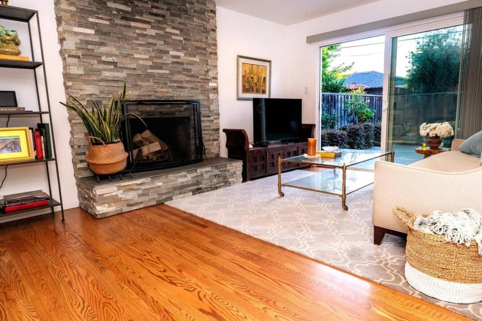 Sunlit Modern Retreat 4 Bedroom 3 Bathroom Open Floor Home Near SJC airport House in Willow Glen