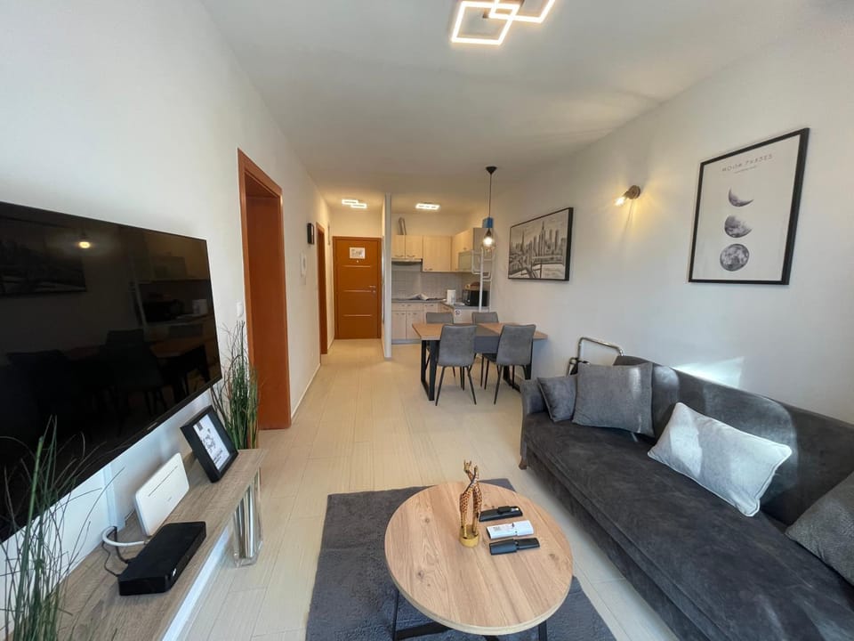 TV and multimedia, Kitchen or kitchenette, Living room, Dining area