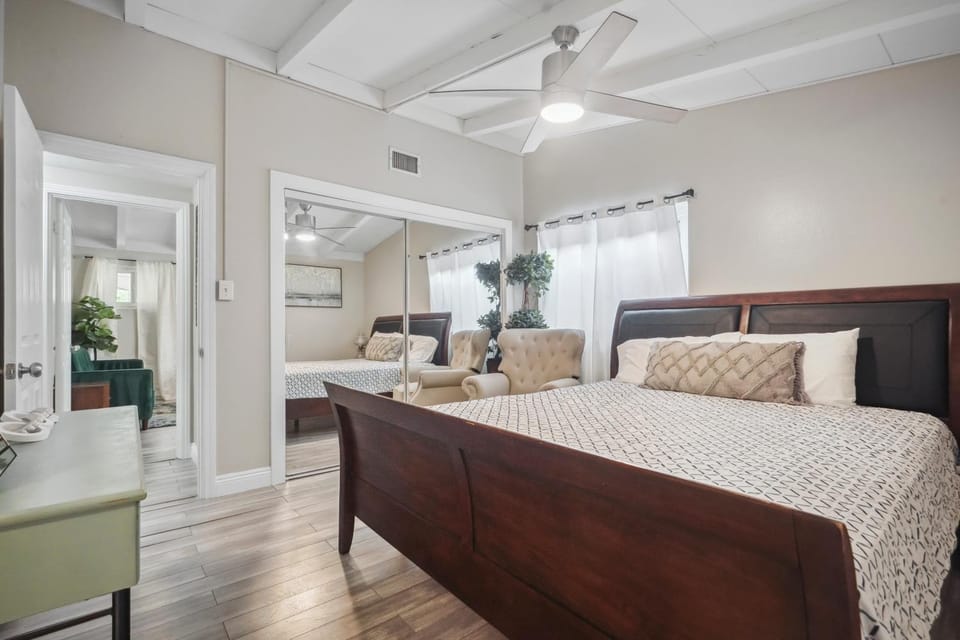 The Perfect Vacation Spot Near Six Flags Magic Mountain House in Santa Clarita