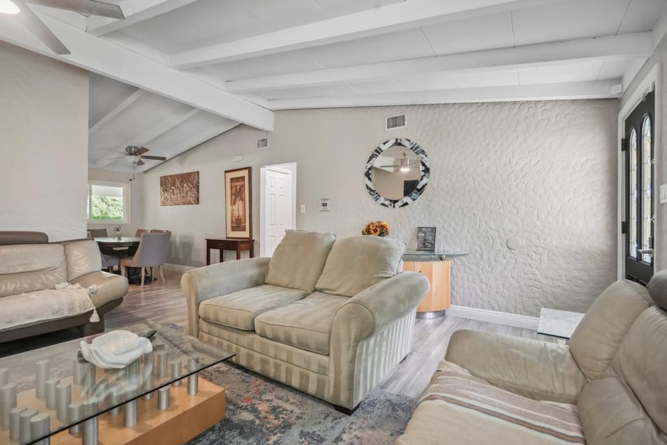 The Perfect Vacation Spot Near Six Flags Magic Mountain House in Santa Clarita