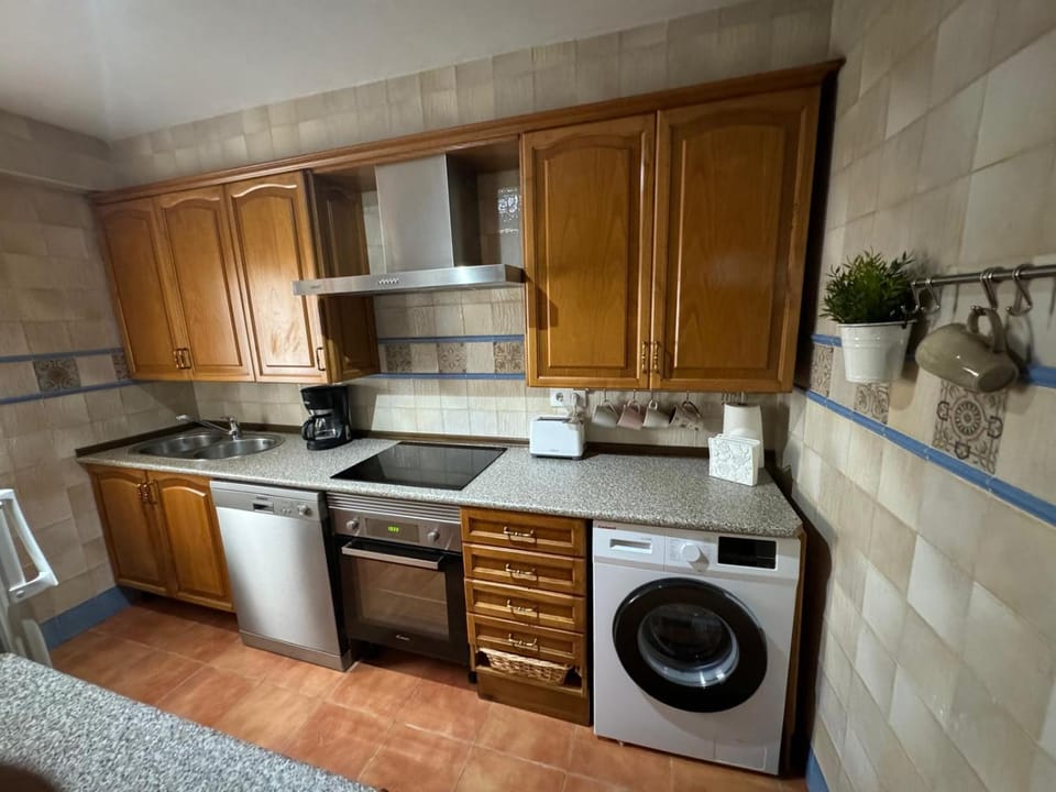 Kitchen or kitchenette, dishwasher, oven, pet friendly, stove, washing machine