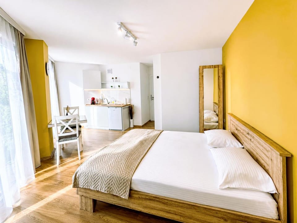 Bed, Kitchen or kitchenette, Seating area, Bedroom, wardrobe