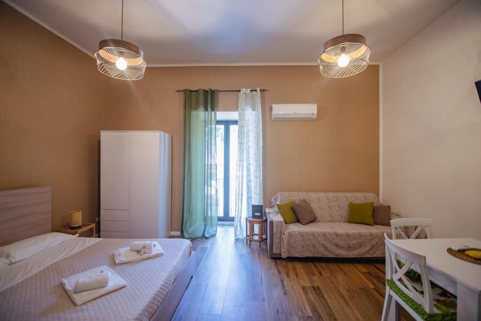 Bed, Living room, Bedroom, air conditioner