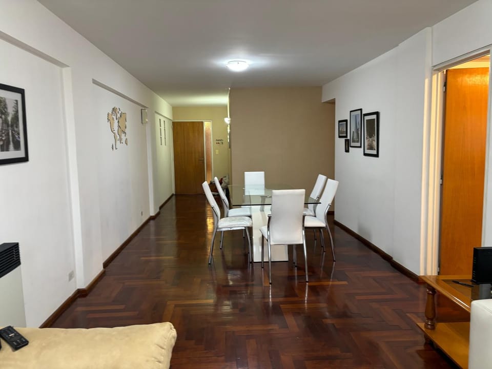 Céntrico y amplio departamento en La Cañada Apartment in Cordoba