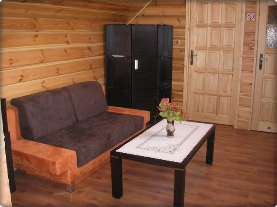 Photo of the whole room, Seating area