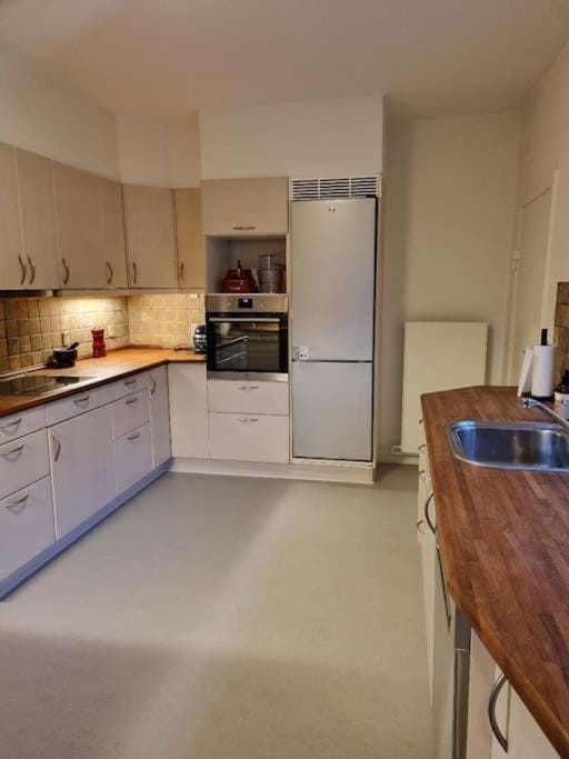 Pæn central lejlighed med gratis parkering Apartment in Central Denmark Region