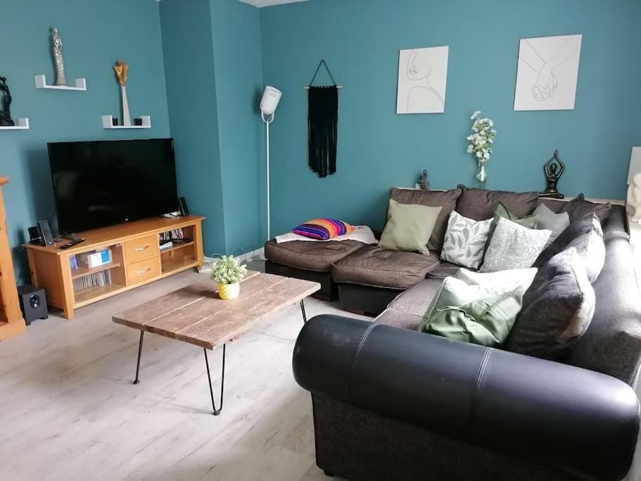 Communal lounge/ TV room, Living room, Seating area