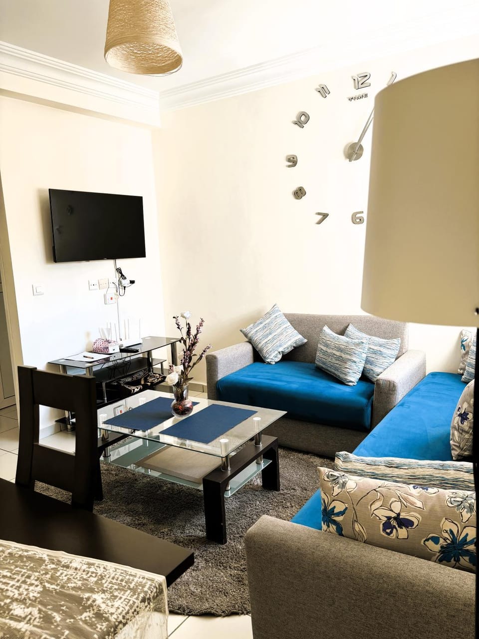 TV and multimedia, Living room, Seating area, Evening entertainment