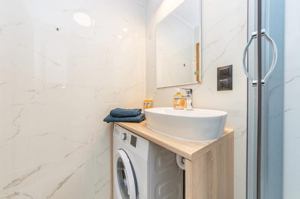 Bathroom, towels