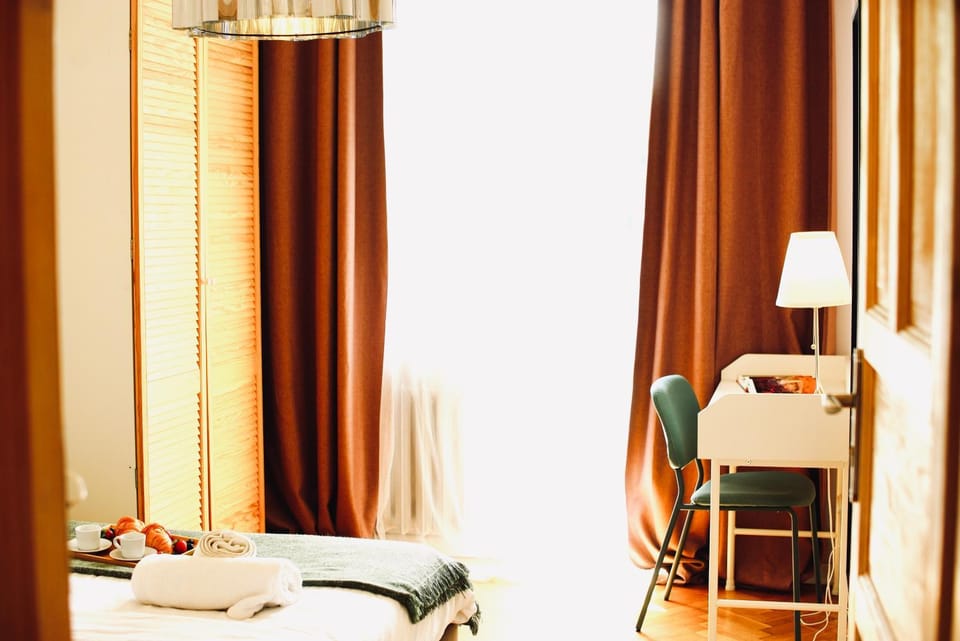 Photo of the whole room, Bedroom
