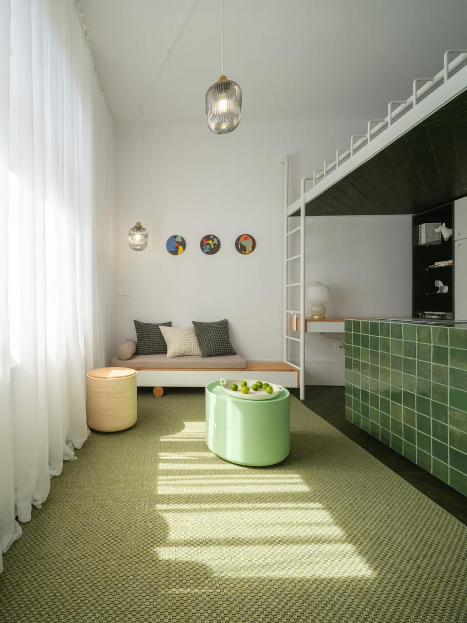 Bed, Living room, Photo of the whole room, Seating area