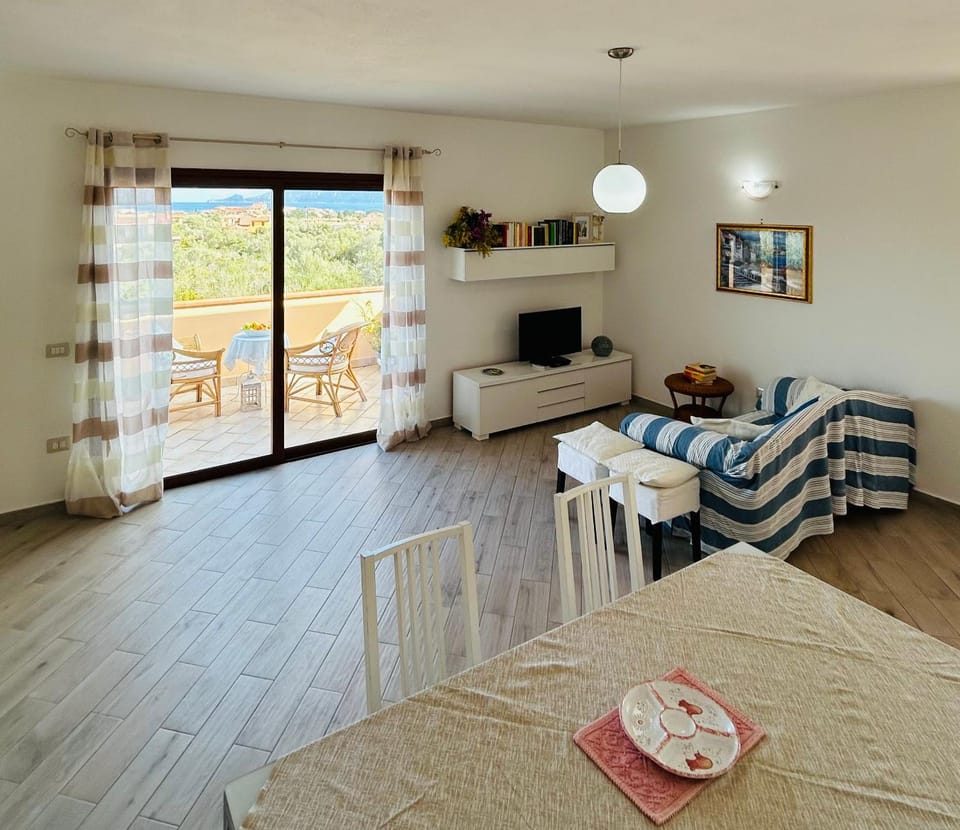 Communal lounge/ TV room, Dining area