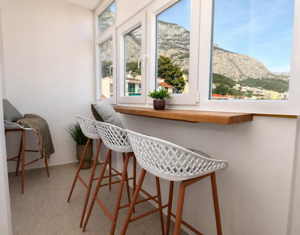 Day, Natural landscape, View (from property/room), Balcony/Terrace, Seating area, Mountain view