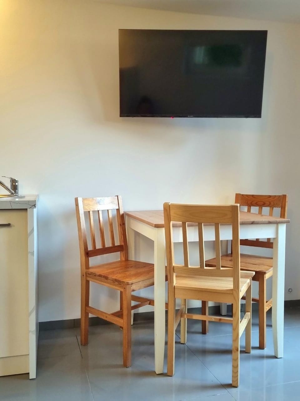 Communal lounge/ TV room, TV and multimedia, Dining area