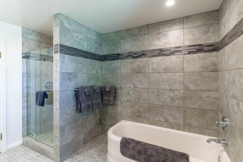 Shower, Bathroom, Bath, towels