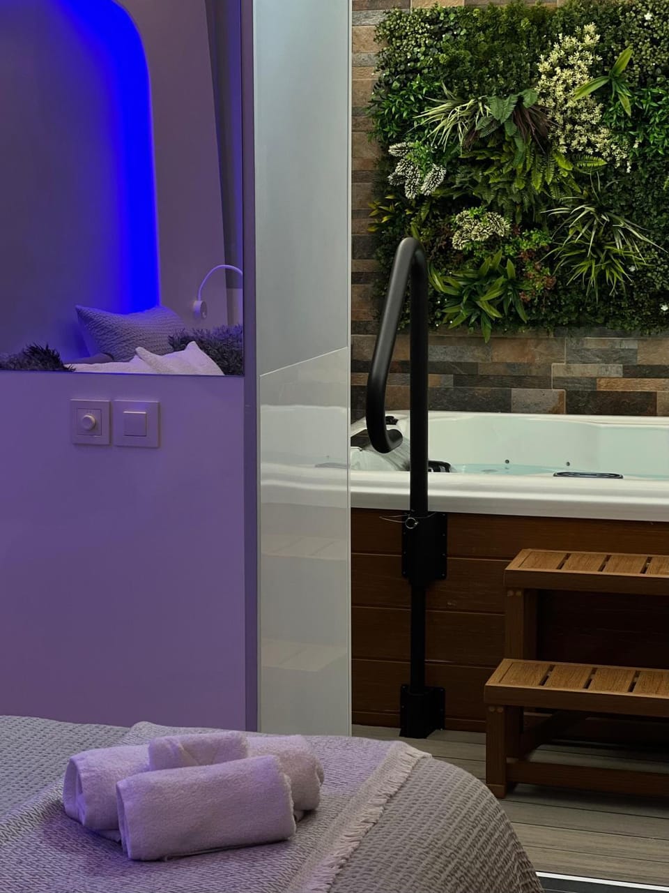 Hot Tub, Bedroom