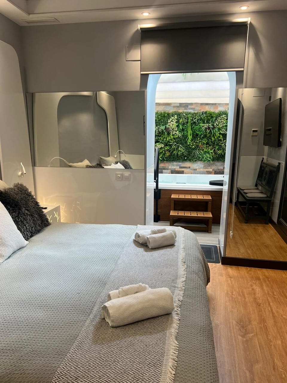 Hot Tub, Bedroom