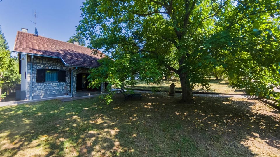 Property building, Spring, Day, Natural landscape, Garden, Garden view