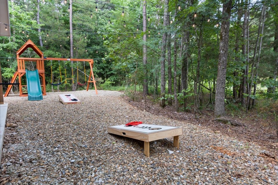 Crimson Creek Secluded CabinHot TubPet-Friendly Cabin in Broken Bow