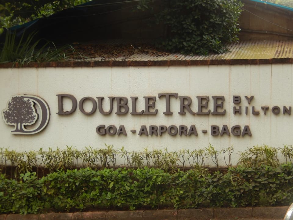 Nearby landmark, Facade/entrance, Street view