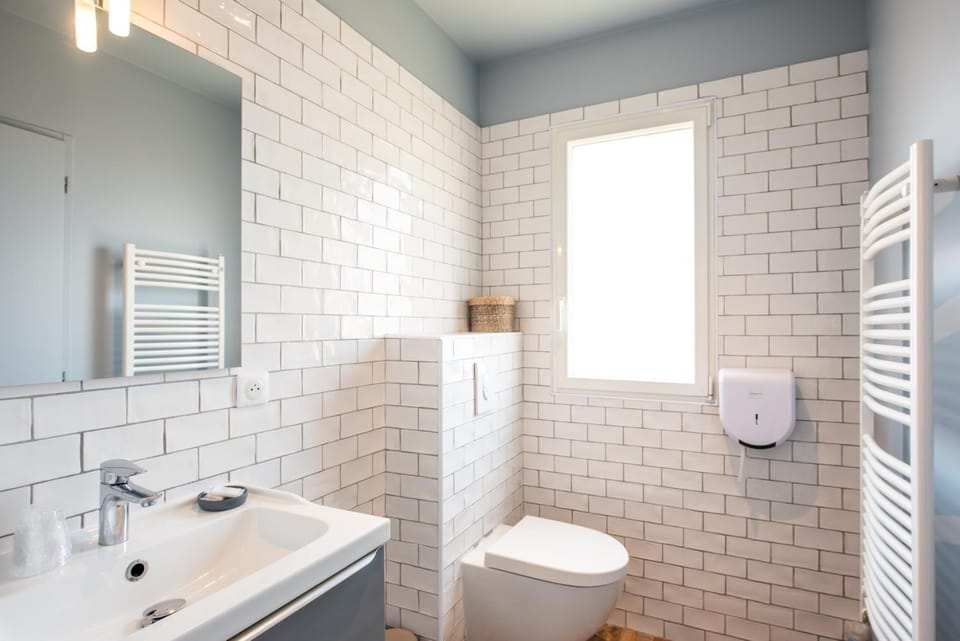 Shower, Toilet